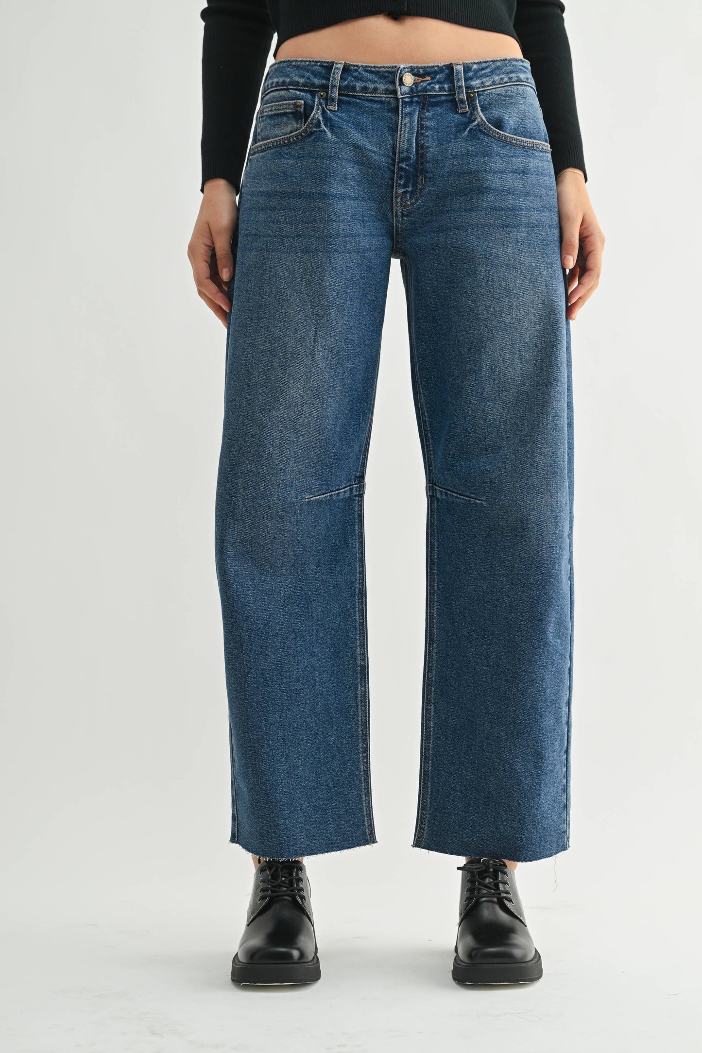Mid Rise Barrel Jeans